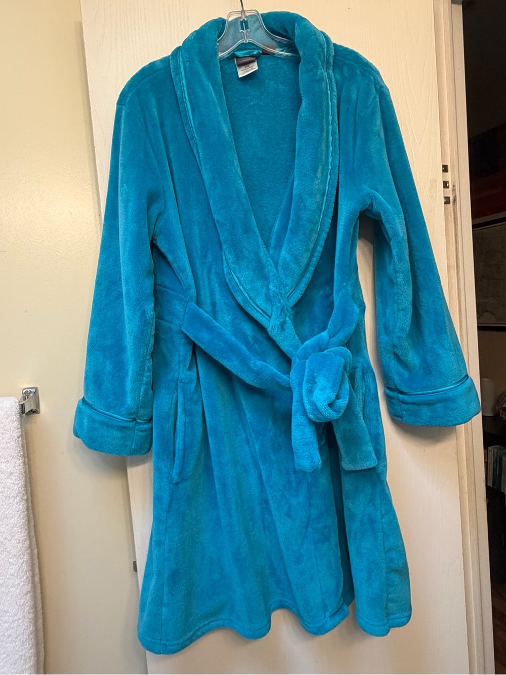 Woman’s size M Covington Teal Plush Shawl-Collar Bath Robe